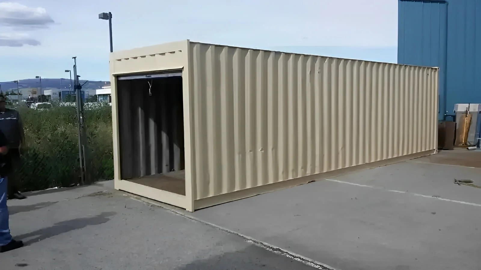 30ft Roll-Up Door Shipping Container. - Image 3